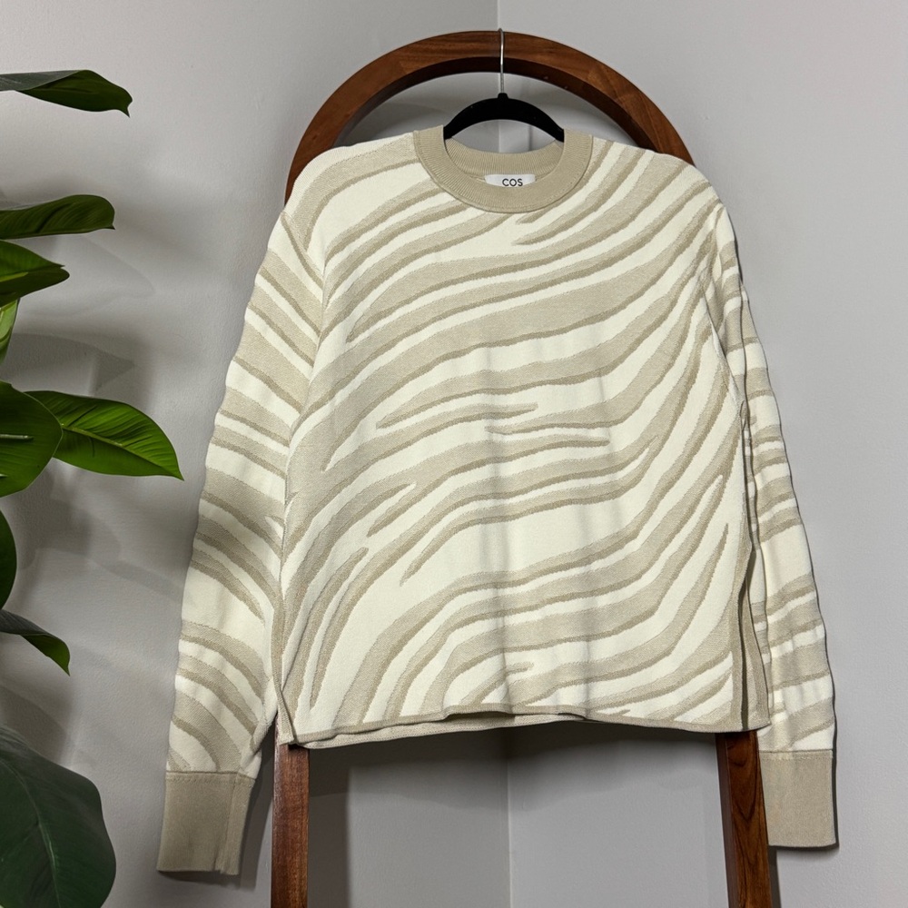 COS XS Oversized Zebra Jacquard Knit Pullover Sweater in Cream & Tan